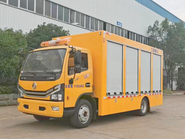 东风多利卡D7 2000方排水车（便携）