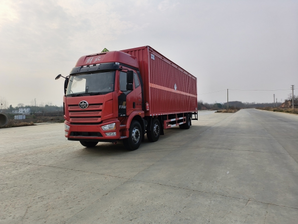 解放J6L 三轴杂项运输车