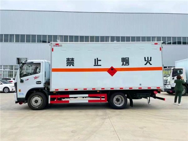 东风爆破器材运输车（8吨）