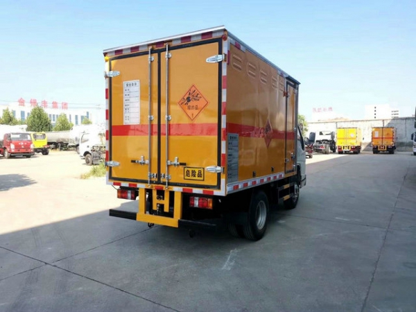 江铃危爆器材运输车（3.1米）