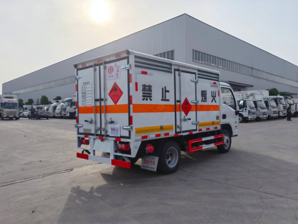 跃进危险废物运输车（汽油版）