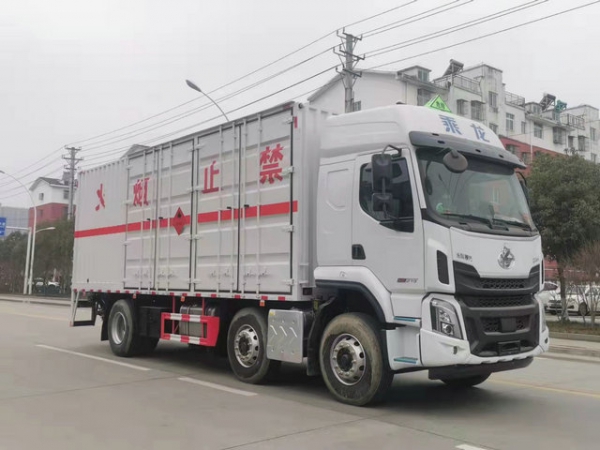 柳汽三轴民爆车（9.6米）