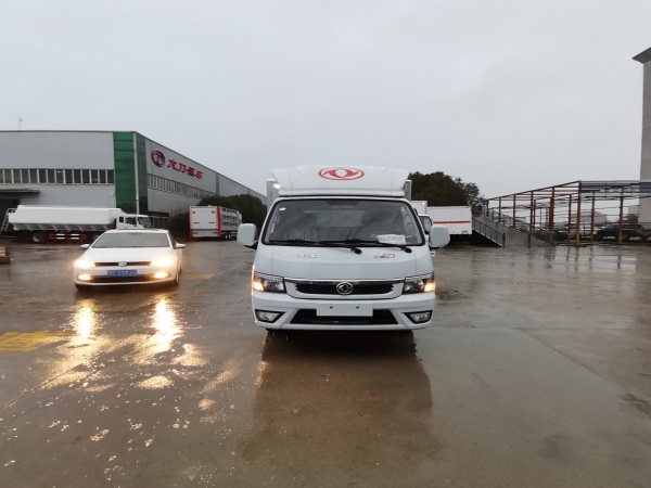 途逸柴油版厢式运输车