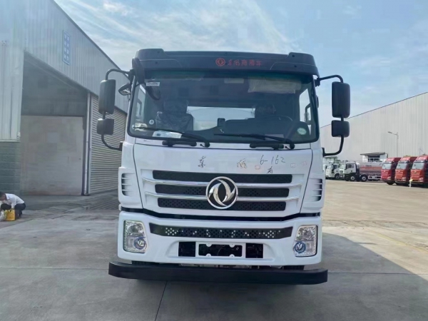 东风锦程10吨油罐车