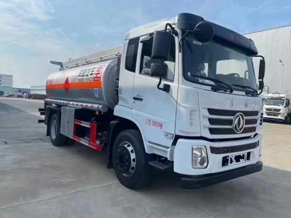 东风锦程10吨油罐车
